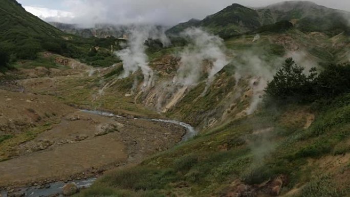 堪察加半岛的间歇泉谷