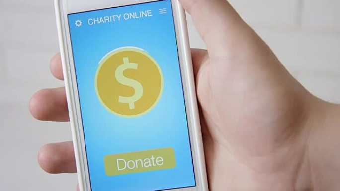 男子使用智能手机上的慈善应用程序进行在线捐赠