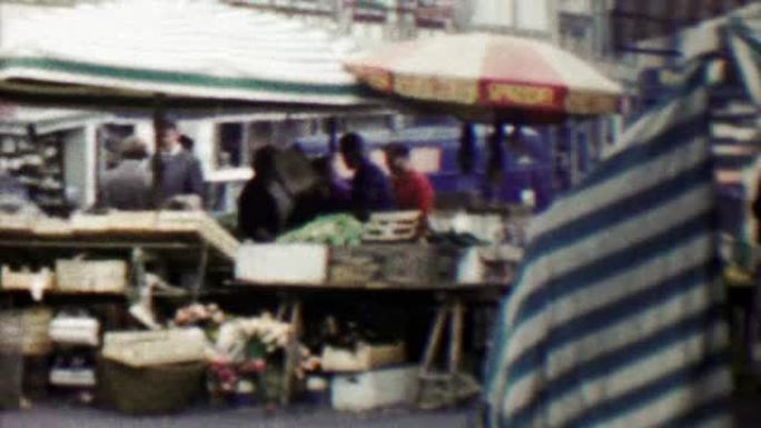 1961: 丹麦街露天农贸市场商家出售食品。