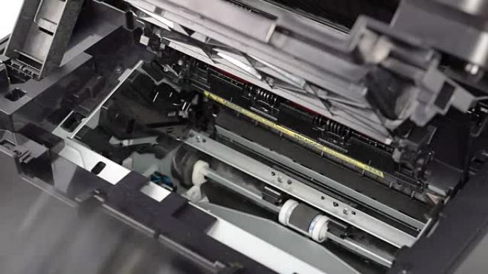 激光打印机中的墨盒更换