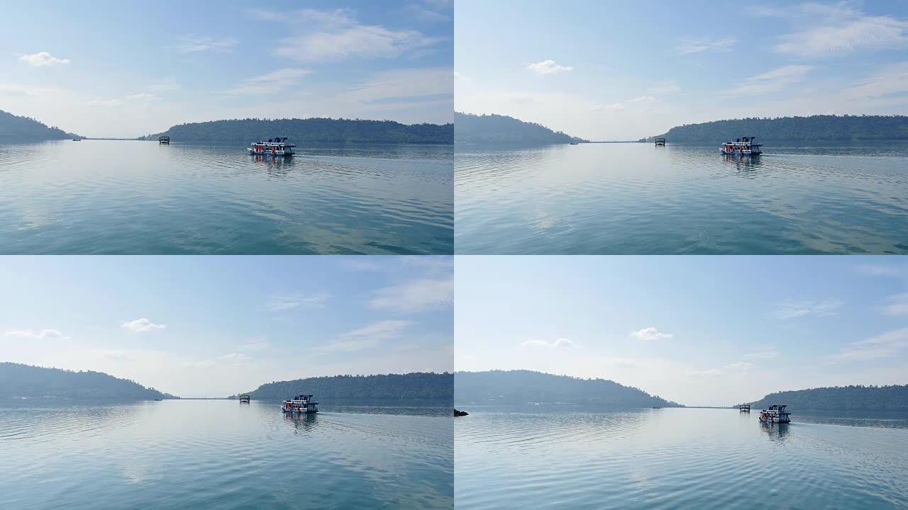 老挝南恩古姆湖的乘船旅行。