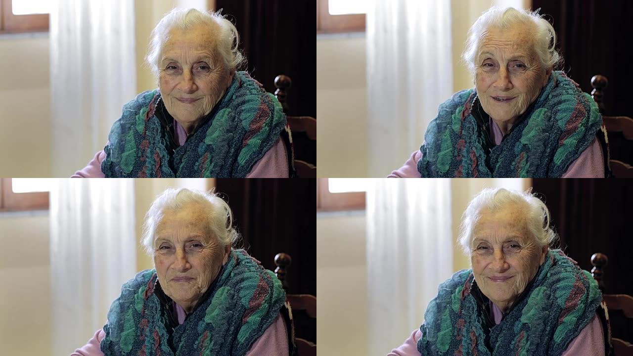和平的老妇人微笑凸轮: 年长的，古老的，年老的，