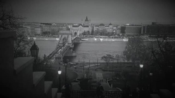 布达佩斯城堡缆车，老电影风格。中间部分