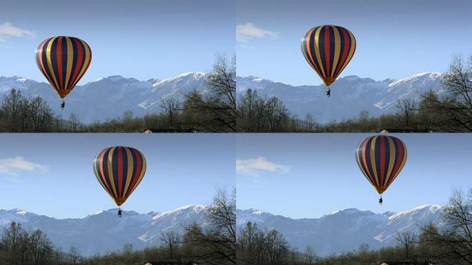 飞越山脉的热气球