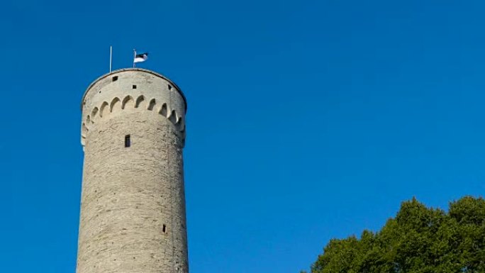 高高飘扬的赫尔曼城堡。