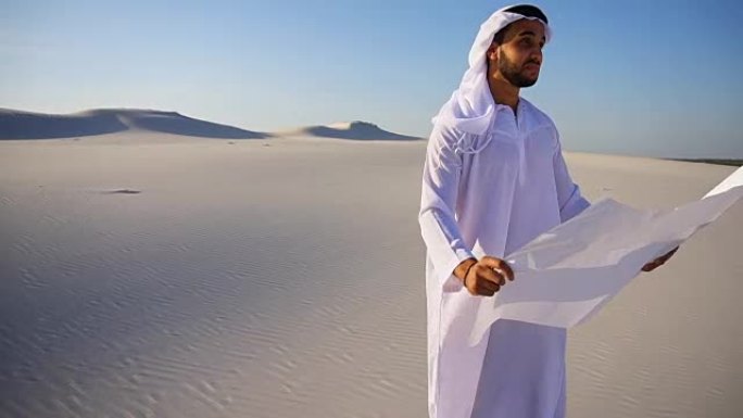 在炎热的一天，聪明的阿拉伯阿拉伯阿拉伯酋长建筑工人站在沙漠中间，检查区域和阅读施工蓝图