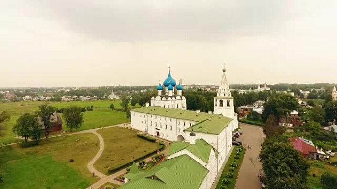 俄罗斯金环古镇苏兹达尔的克里姆林宫鸟瞰图