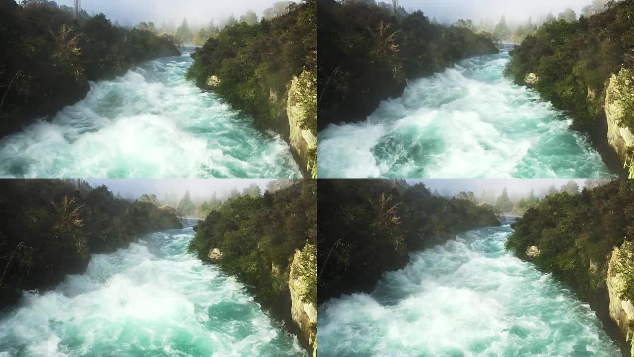 新西兰陶波湖附近的胡卡瀑布