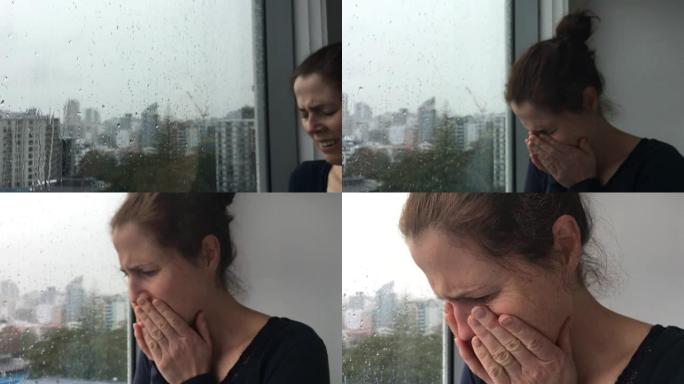 沮丧的女人在雨天哭泣