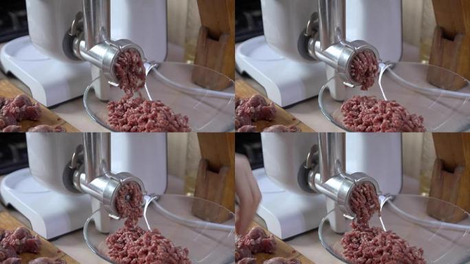 一名年轻女子在厨房里用绞肉机制作绞肉
