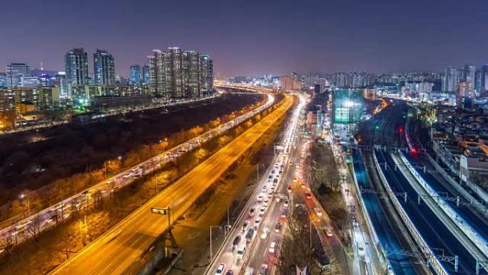 韩国首尔夜间的延时交通。