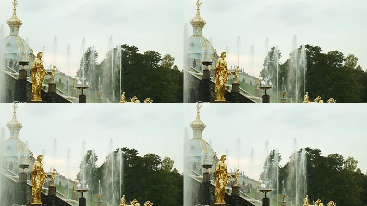 俄罗斯彼得霍夫大瀑布上的金色雕像