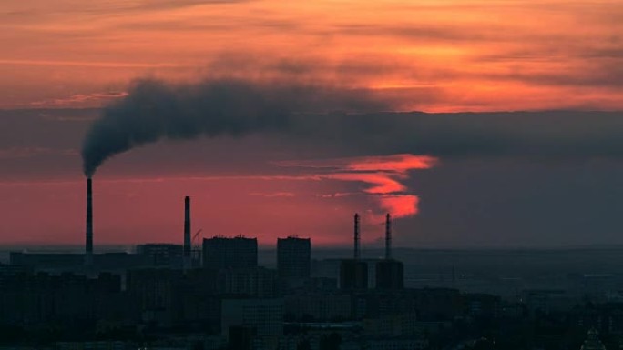 哈萨克斯坦阿斯塔纳市中心日出的高架视图，带吸烟管道和中央商务区延时拍摄