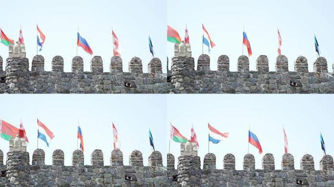 俄罗斯加拿大法国白俄罗斯格鲁吉亚爱沙尼亚国旗在堡垒墙上