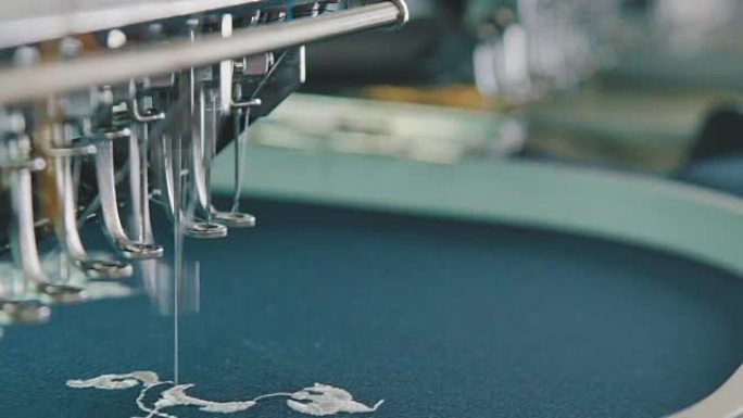 机器刺绣是一种刺绣过程，缝纫机