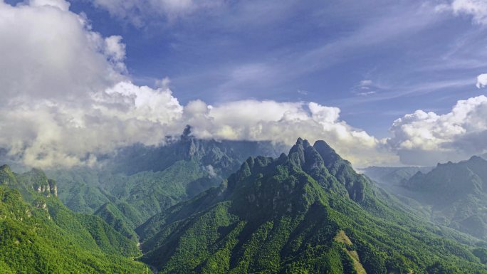 4K延时航拍贵港平南北帝山蓝天白云