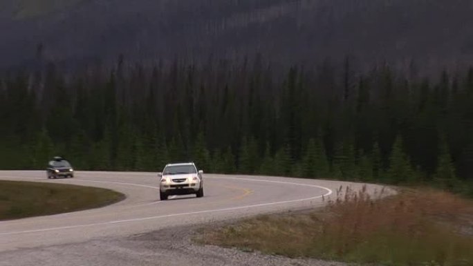 库特尼公园路上雄伟的山景。