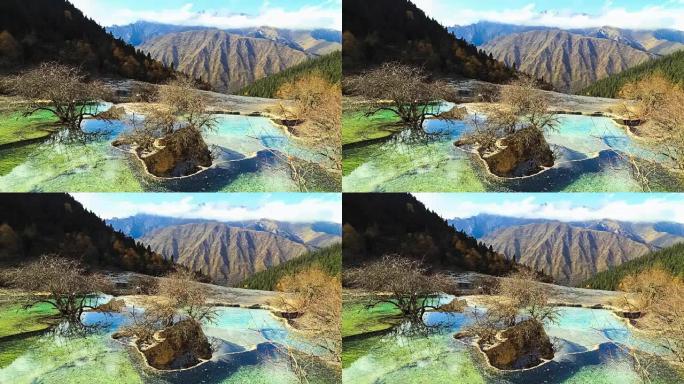 中国四川黄龙山自然钙化池