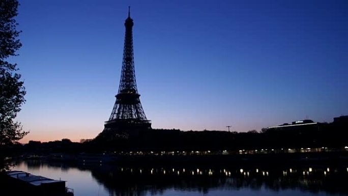 巴黎埃菲尔铁塔，黎明时分。剪影