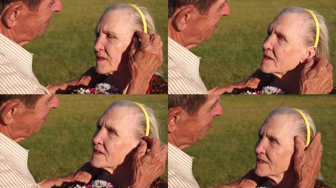 祖父把头发塞在妻子的耳朵后面。