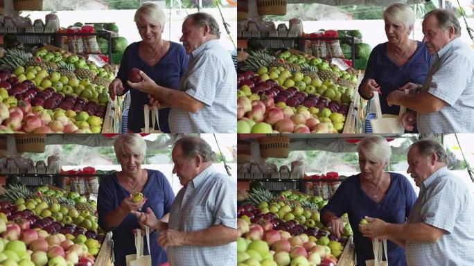 老年夫妇从市场上购买水果