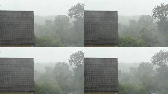 屋顶的雨水掉落