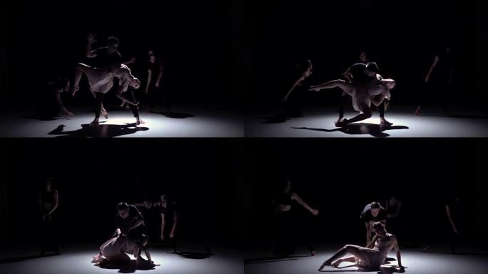 五位舞者在黑色，阴影，慢动作上的当代舞蹈