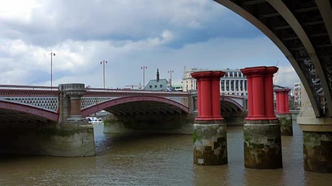 伦敦黑修士桥