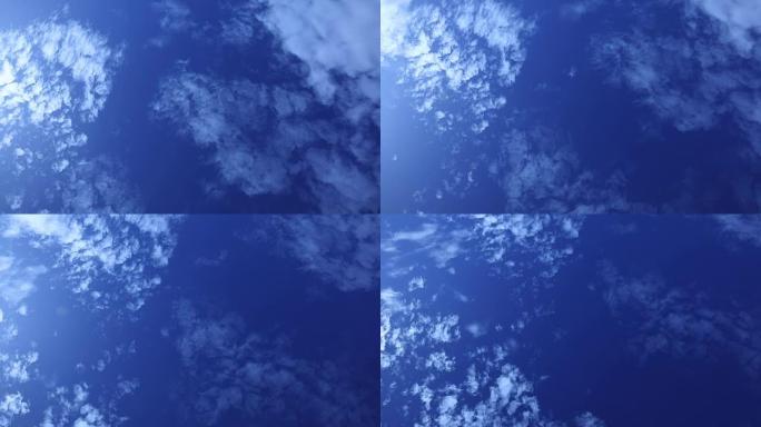 蓝色和白色戏剧性的云景