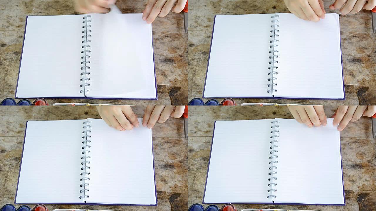 女人打开笔记本的白页 (演示概念)