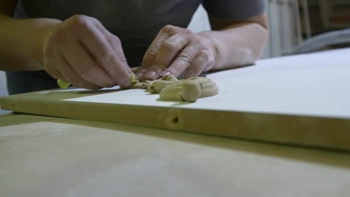 木匠制作装饰家具细节