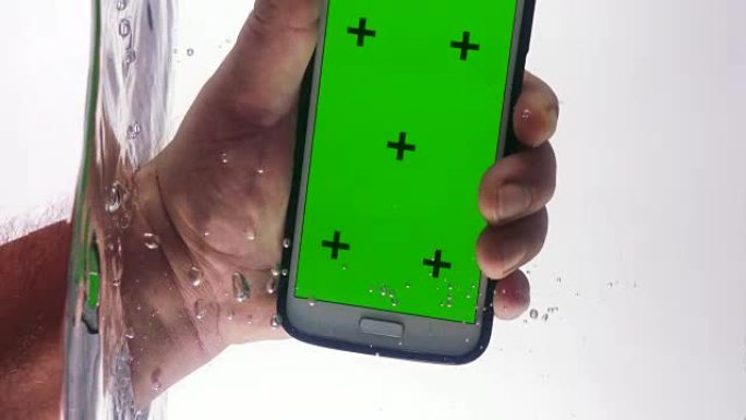 智能手机，带绿屏，手冲水面浸入水下