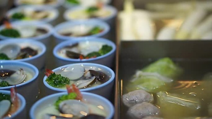 中式，台湾开放式，肉丸和海鲜蒸蛋配热汤