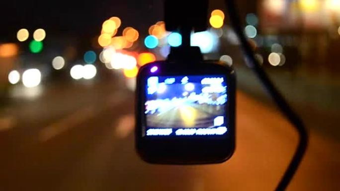 夜城路上车上的录像机