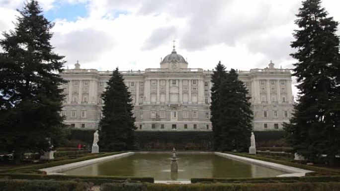 西班牙马德里的萨巴蒂尼花园和王宫