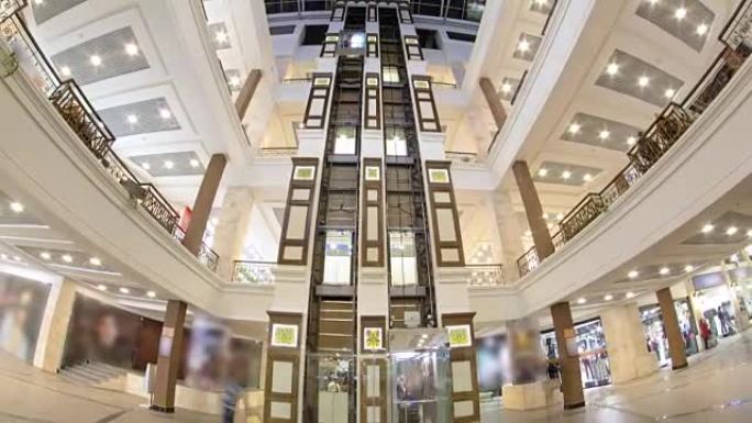 现代购物中心的运动电梯延时超流