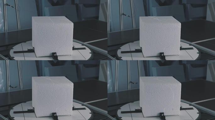 泡沫塑料装饰。用泡沫塑料创造体积风景