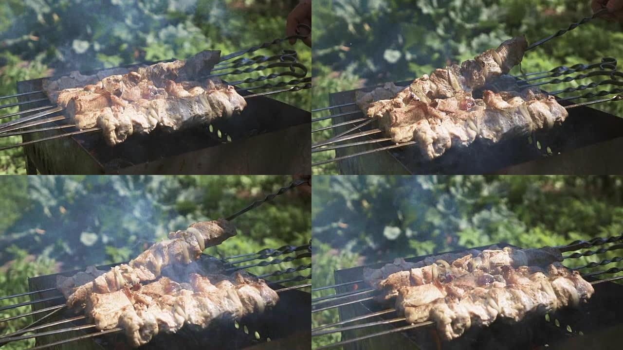火盆上烤肉串