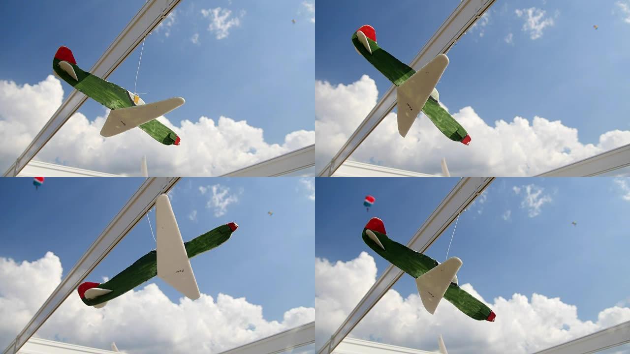 展示在空中悬挂的模型飞机
