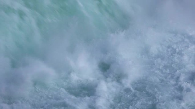 新西兰胡卡瀑布 (Huka Falls) 落水的特写