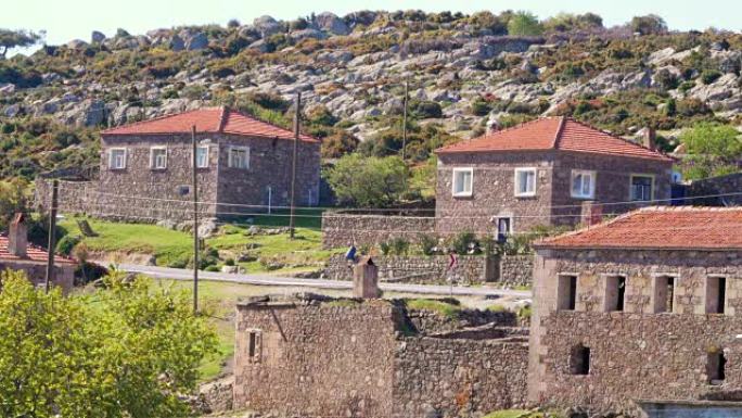位于土耳其恰纳卡莱(Canakkale)的阿索斯(Assos)周围的古老土耳其村庄有传统的石头房屋