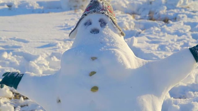 头上有帽子的大胖雪人