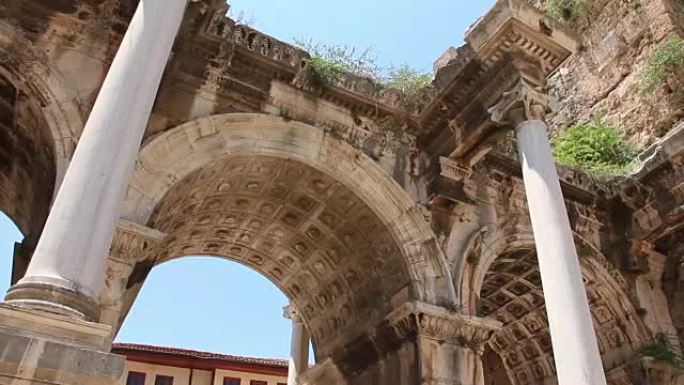 土耳其安塔利亚市中心罗马皇帝阿德里安的古门