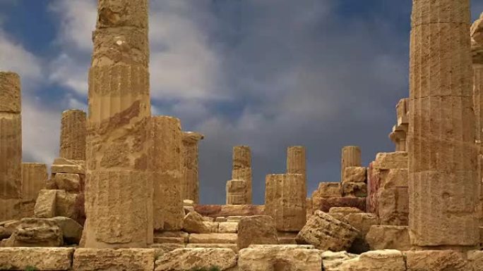 古希腊的朱诺神庙(公元前五至六世纪)，神庙山谷，阿格里琴托，西西里。该地区于1997年被列入联合国教