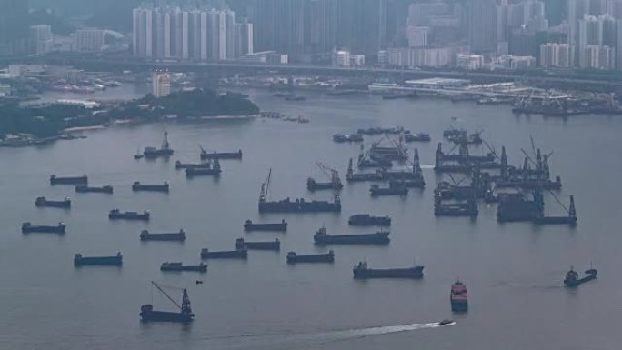 维多利亚港和香港港口从维多利亚山顶延时与多艘船