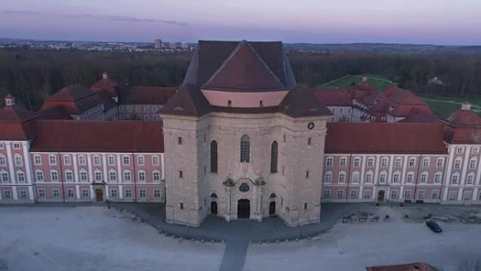 威布林根·克洛斯特修道院在日出时与无人机