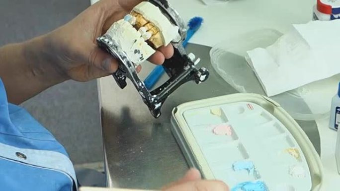 牙科实验室的牙科技师