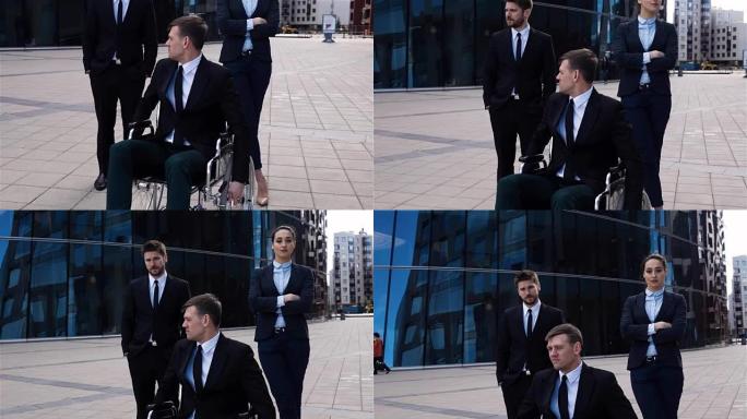 与同事一起坐在轮椅上的残障男性的史诗般的镜头