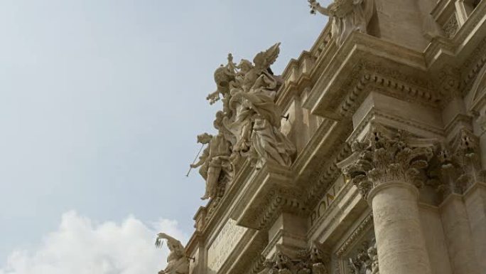 意大利罗马市著名的特雷维喷泉顶部装饰纪念碑视图4k