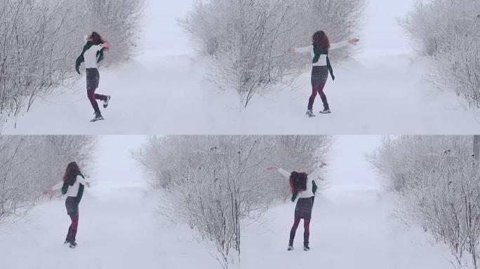 一个女孩正在白雪覆盖的公园里散步。